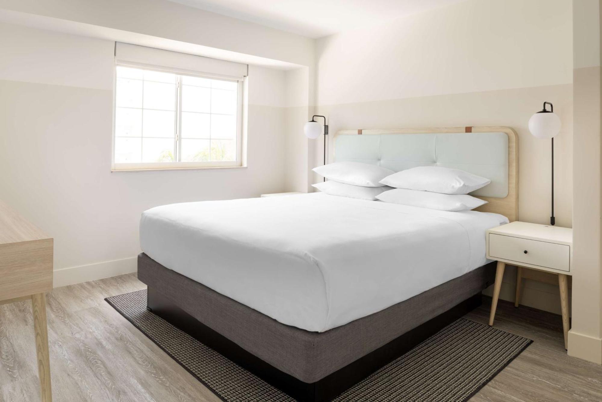 Hampton By Hilton Grand Cayman Seven Mile Beach George Town Luaran gambar